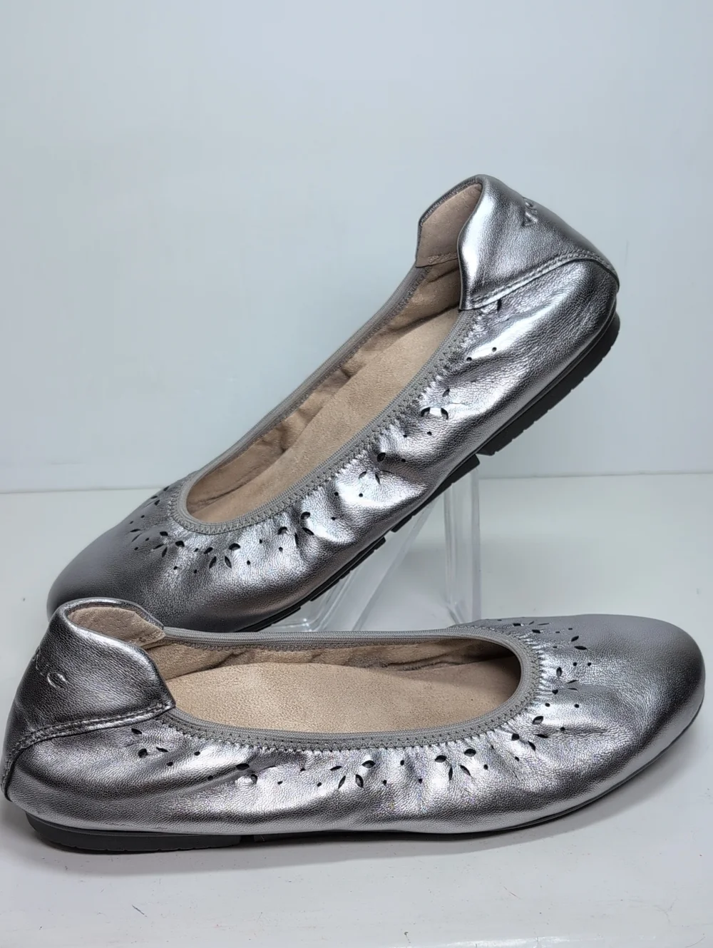 Vionic Geneva metal ballet silver flats women's size 8 EU 39